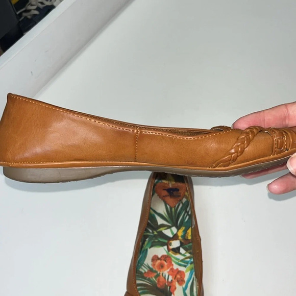 Imperfect Rocket Dog flats size 7.5 neutral flats criss cross front braided - Picture 2 of 13